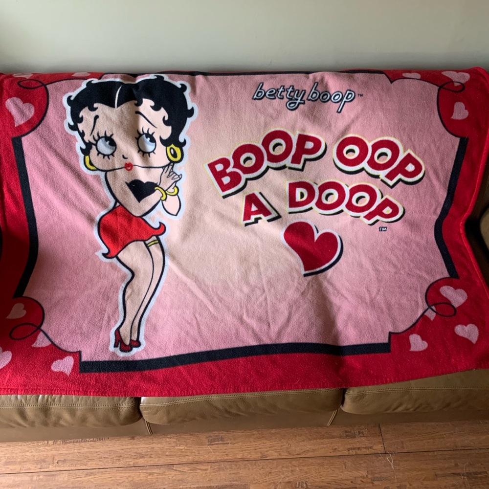 KING FEATURES | 2008 Betty Boop TM Fleece Blanket | Approx. 48” x 60”